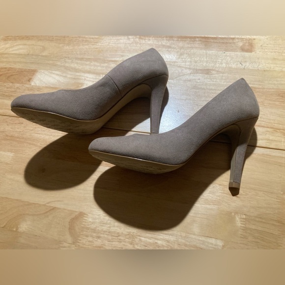 Kelly & Katie heels in size 7.5 in a light brown color. Excellent condition - Picture 1 of 8